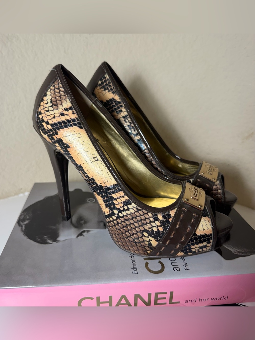 Vintage Guess Snakeskin Print Peep Toe Platform Heels – Size 6